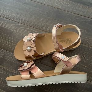 Girls sandals flats